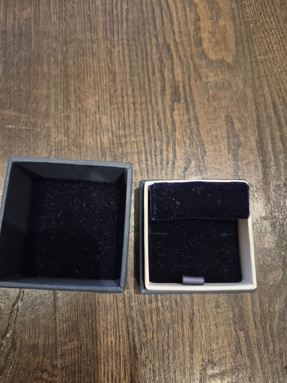Blue Nile empty jewelry box - Picture 4 of 9